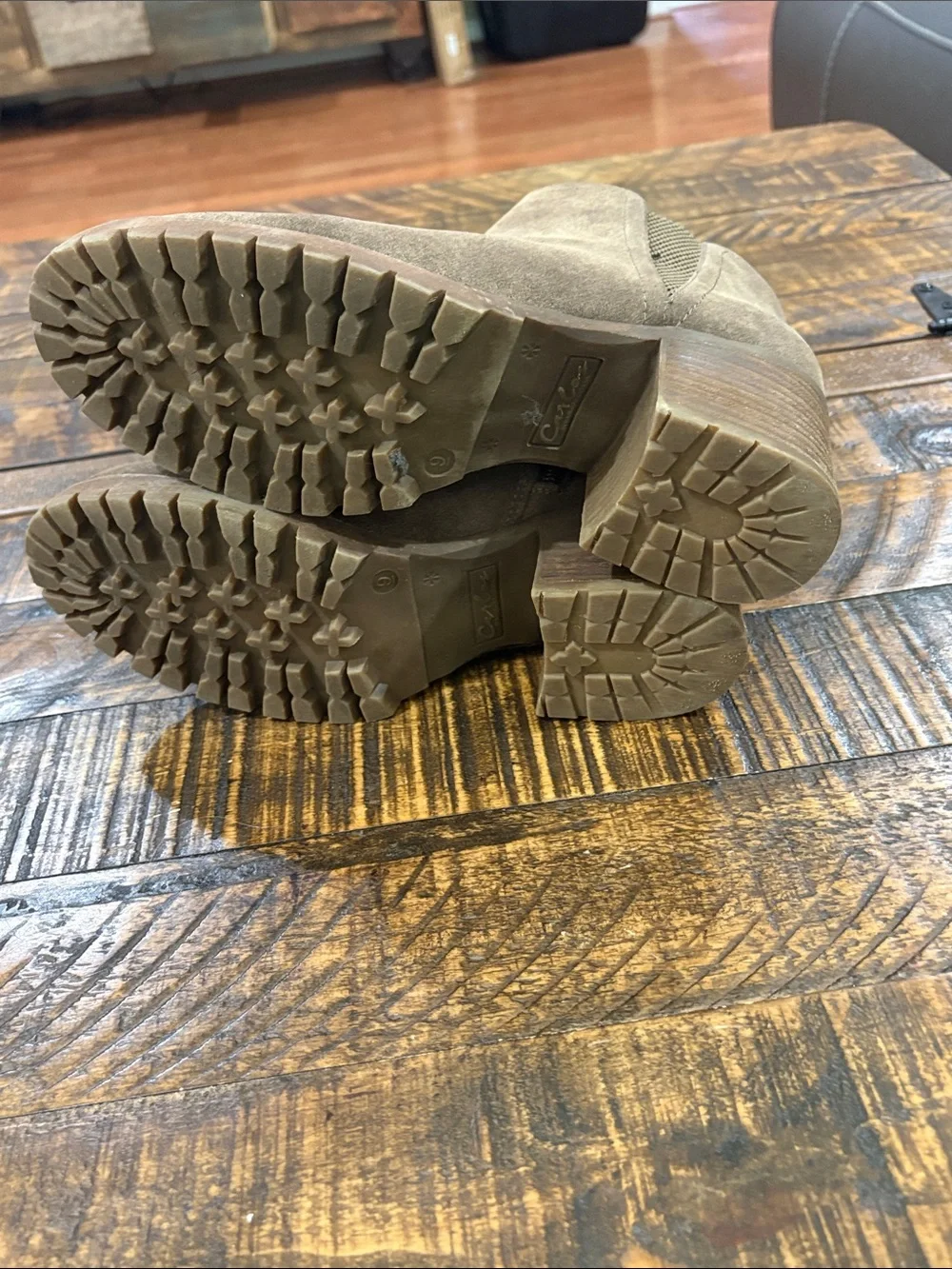 Carlos Suede Lug Sole Ankle Boots - Taupe